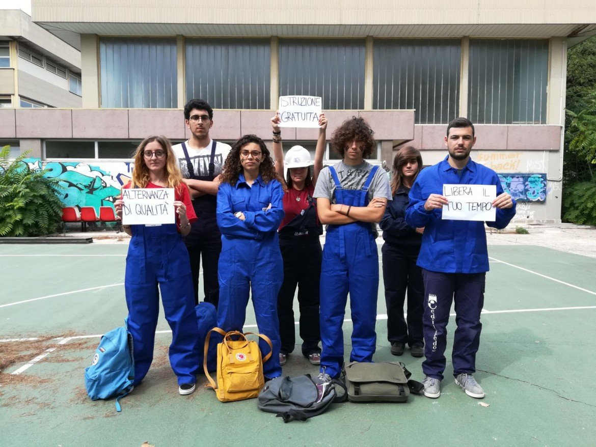 Venerdì 13 ottobre gli studenti scioperano contro l’alternanza scuola-lavoro