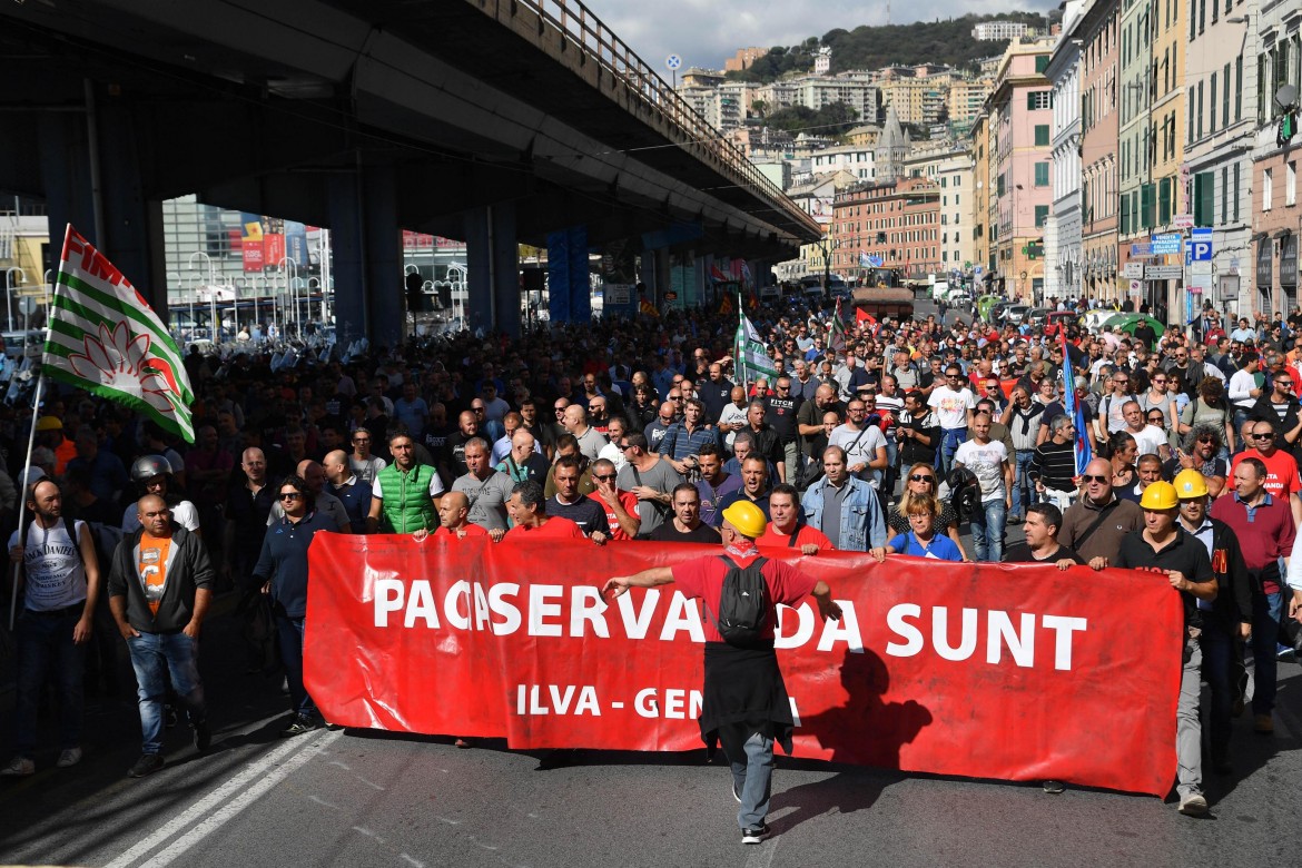 Genova in corteo per Cornigliano: «Abbiamo vinto, ma non ci fidiamo»
