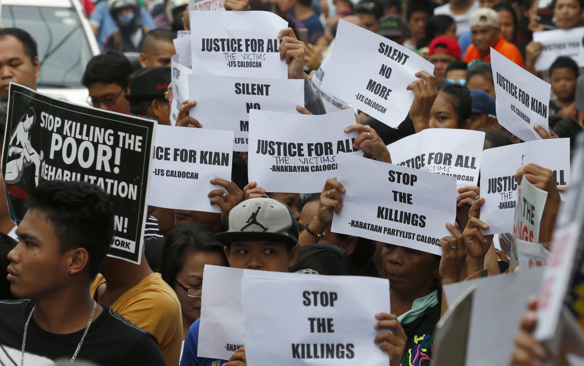 Duterte sacrifica la sua polizia: fuori dalla guerra alla droga