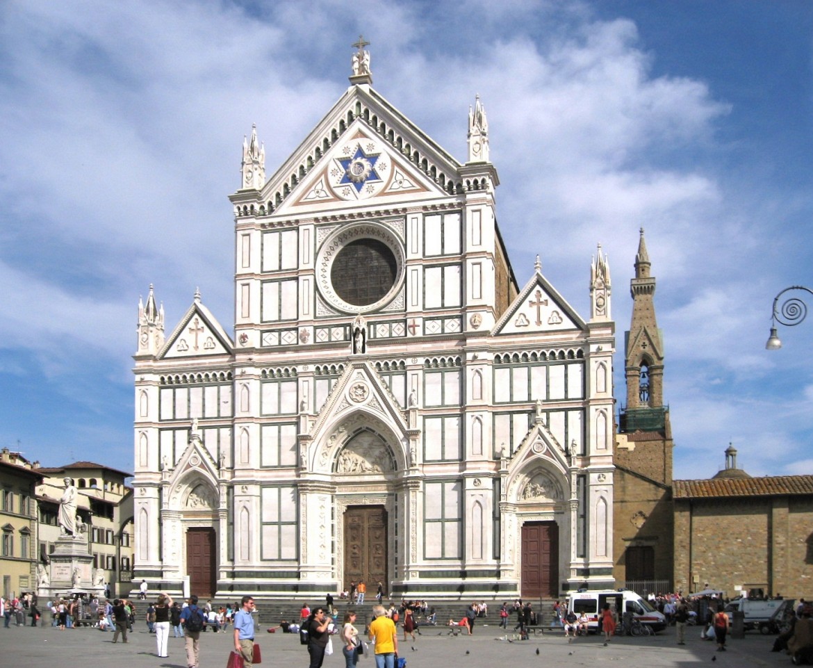 Morte in Santa Croce, pietra si stacca e uccide turista