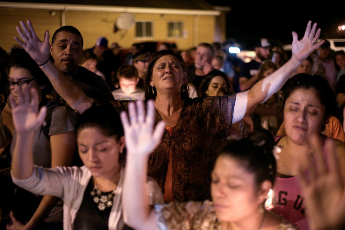 Texas, strage in chiesa? «Più parrocchiani armati»