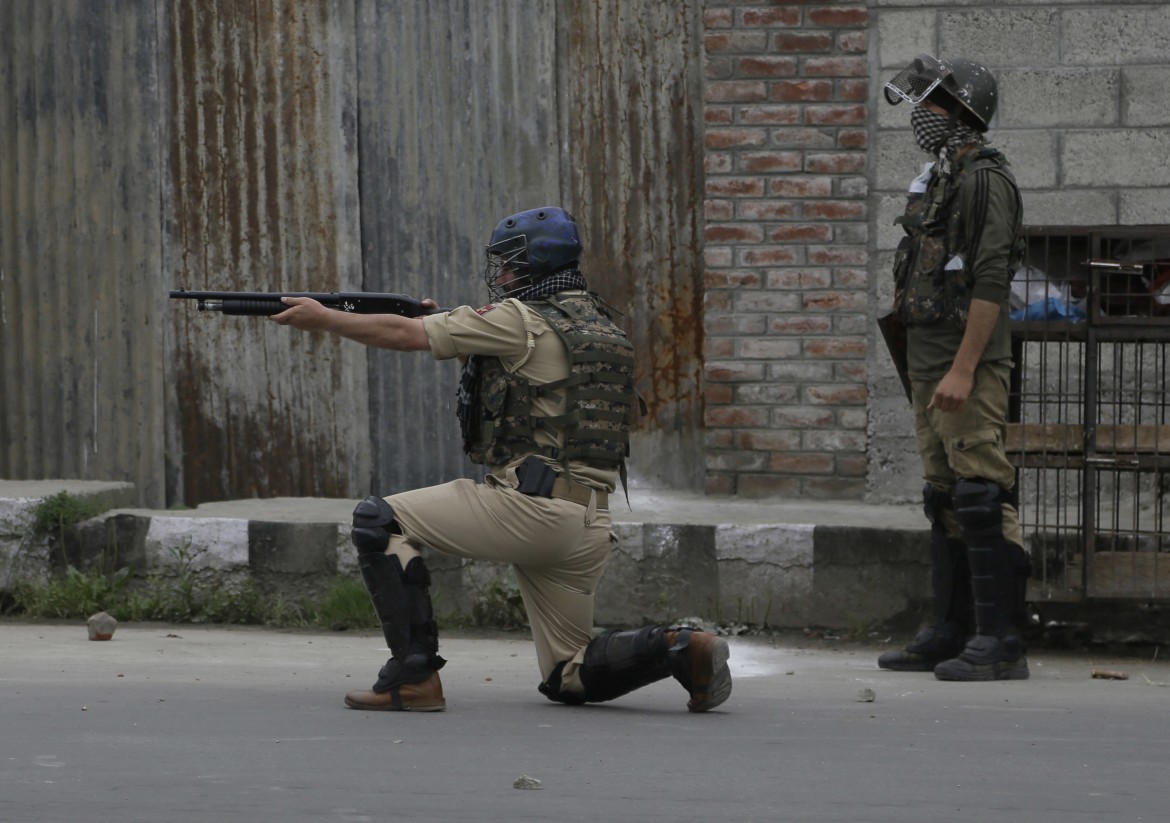 Duro Kashmir, dove l’India impone la sua legge con i fucili a pallettoni