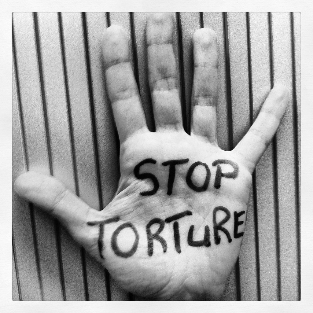 Il capo leghista ai poliziotti del Sap: «Cambierò la legge sulla tortura»