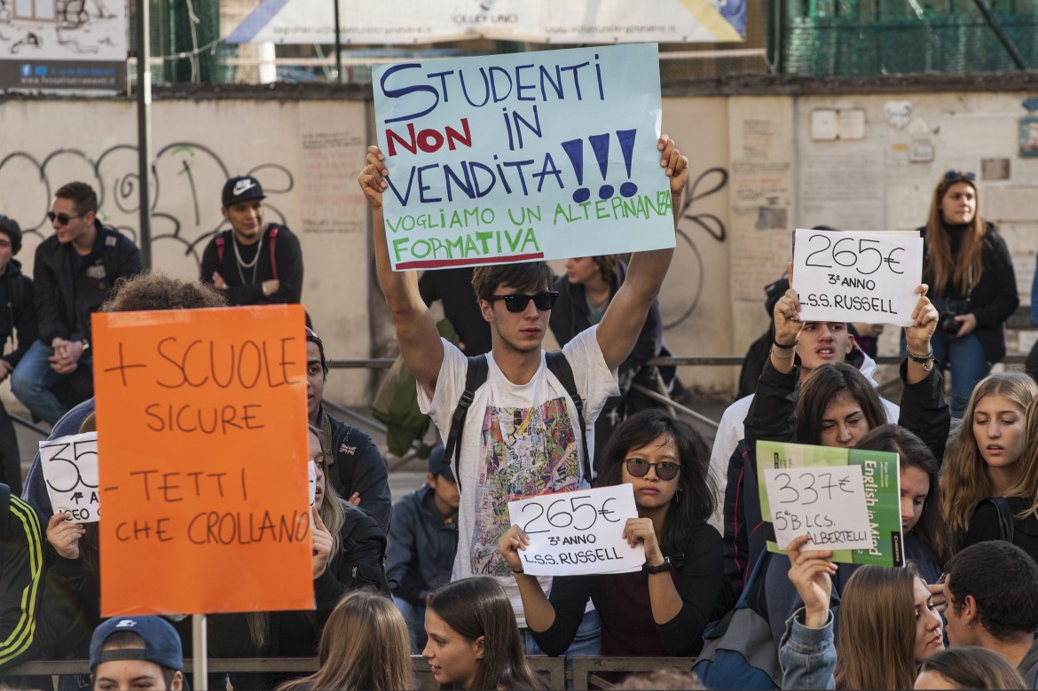 Studenti di nuovo in piazza contro il «lavoro gratuito». E si replica il 24 novembre