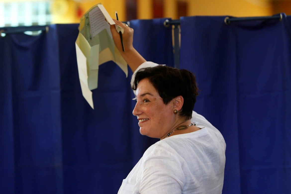 Cile, Frente Amplio a sorpresa nelle urne. Per Piñera si fa più dura