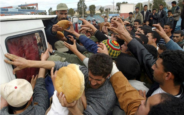 Marocco, folla per il pane: 15 morti nella calca