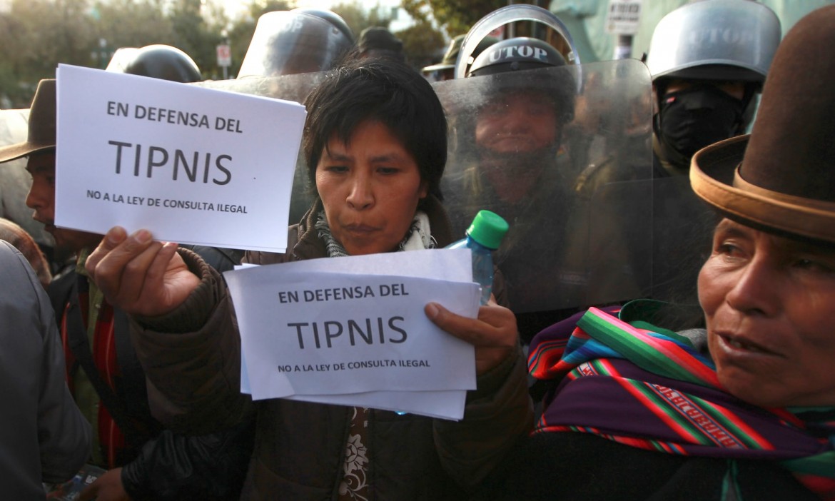 Bolivia, indigeni contro grandi opere e Morales