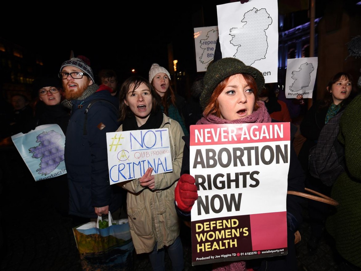 La battaglia di Belfast contro la legge oscurantista sull’aborto