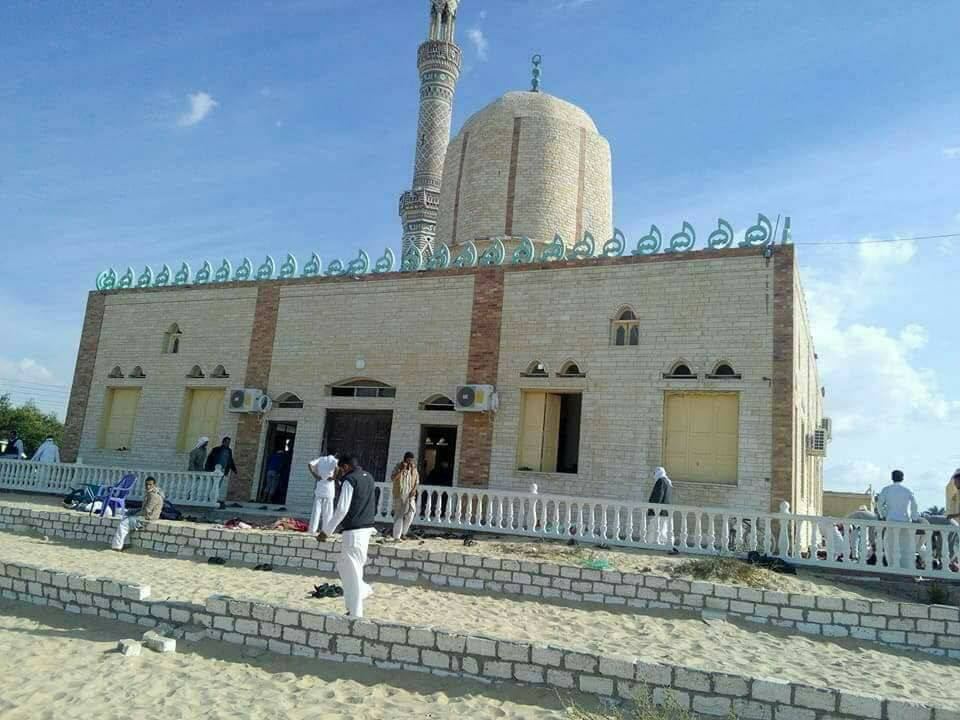 Venerdì di preghiera e di sangue nel Sinai, carneficina alla moschea