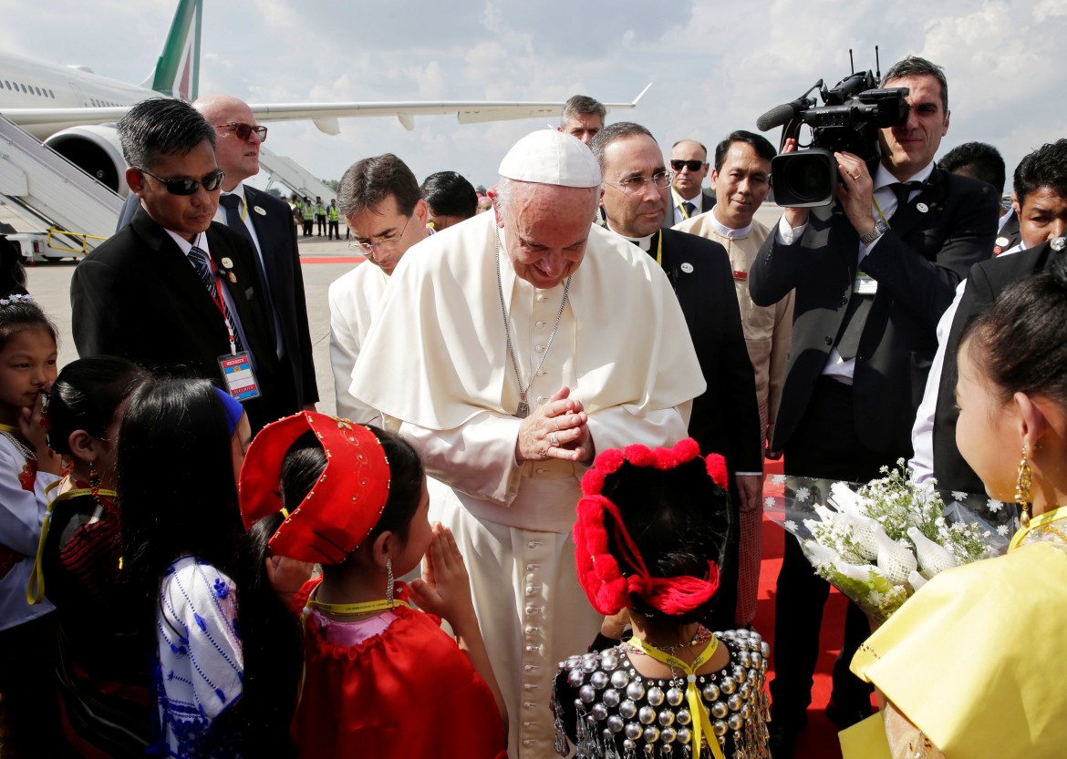 Il papa a Yangon, rohingya «innominabili» per 72 ore