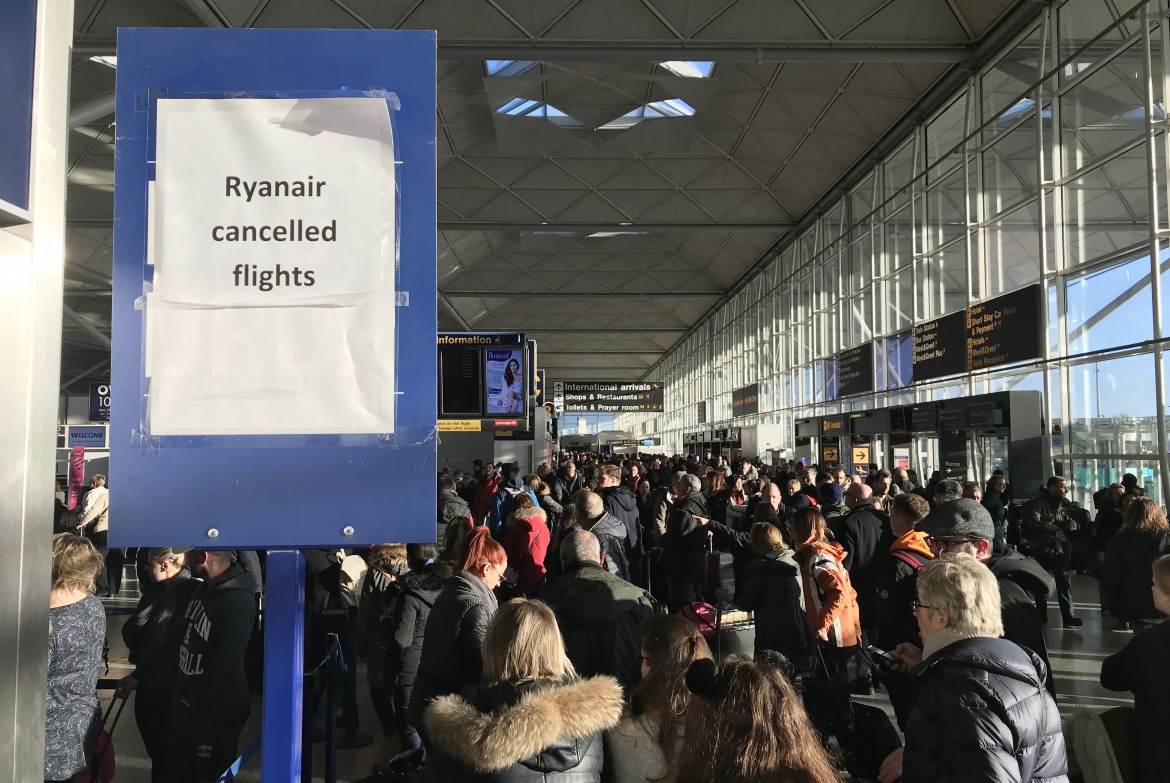Ryanair, scatta lo sciopero: «Contratto per tutti»