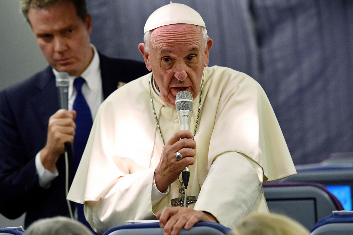 Pedofilia, Bergoglio si scusa ma su Barros non torna indietro