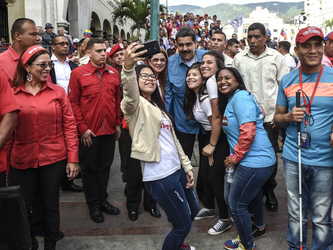 Maduro all’offensiva, presidenziali subito
