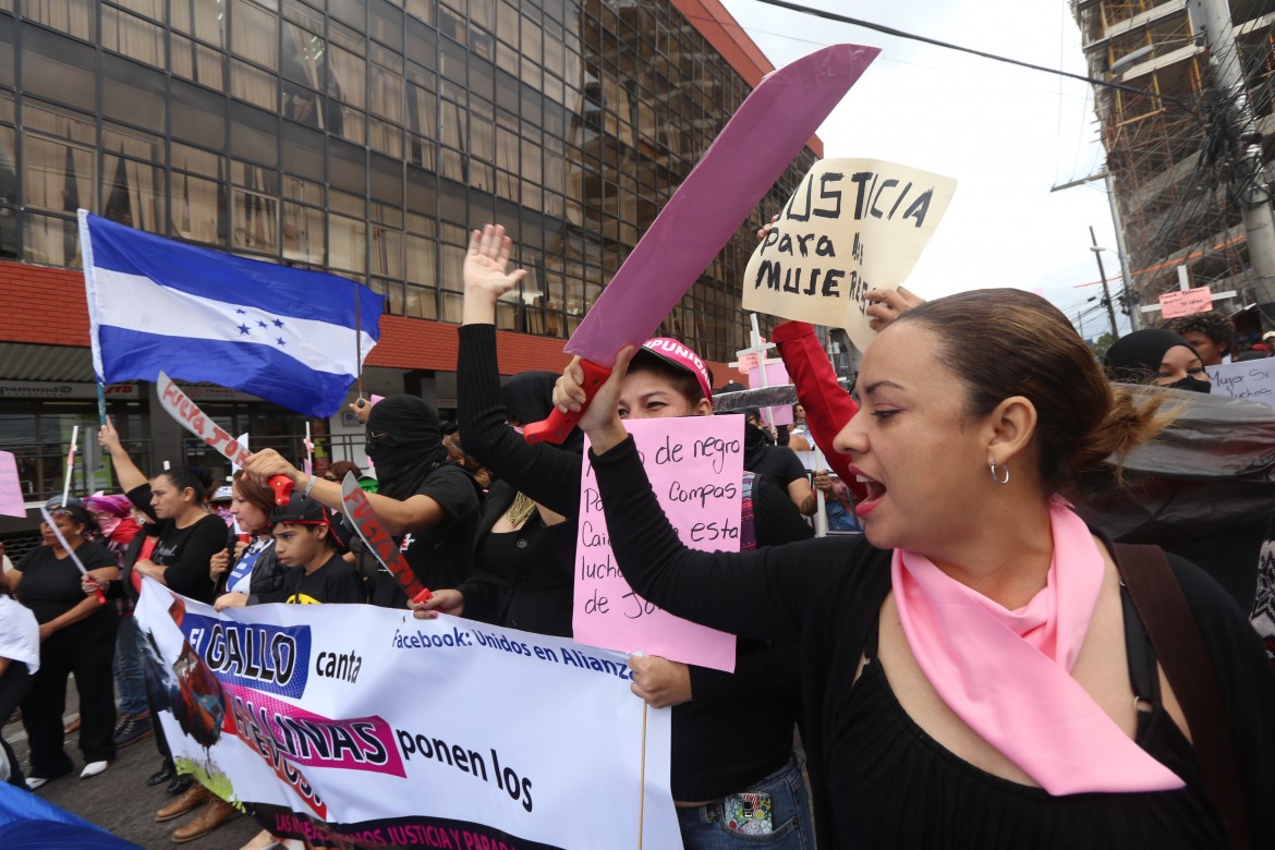 Honduras, «elezione fraudolenta e proteste represse dalla polizia militare»