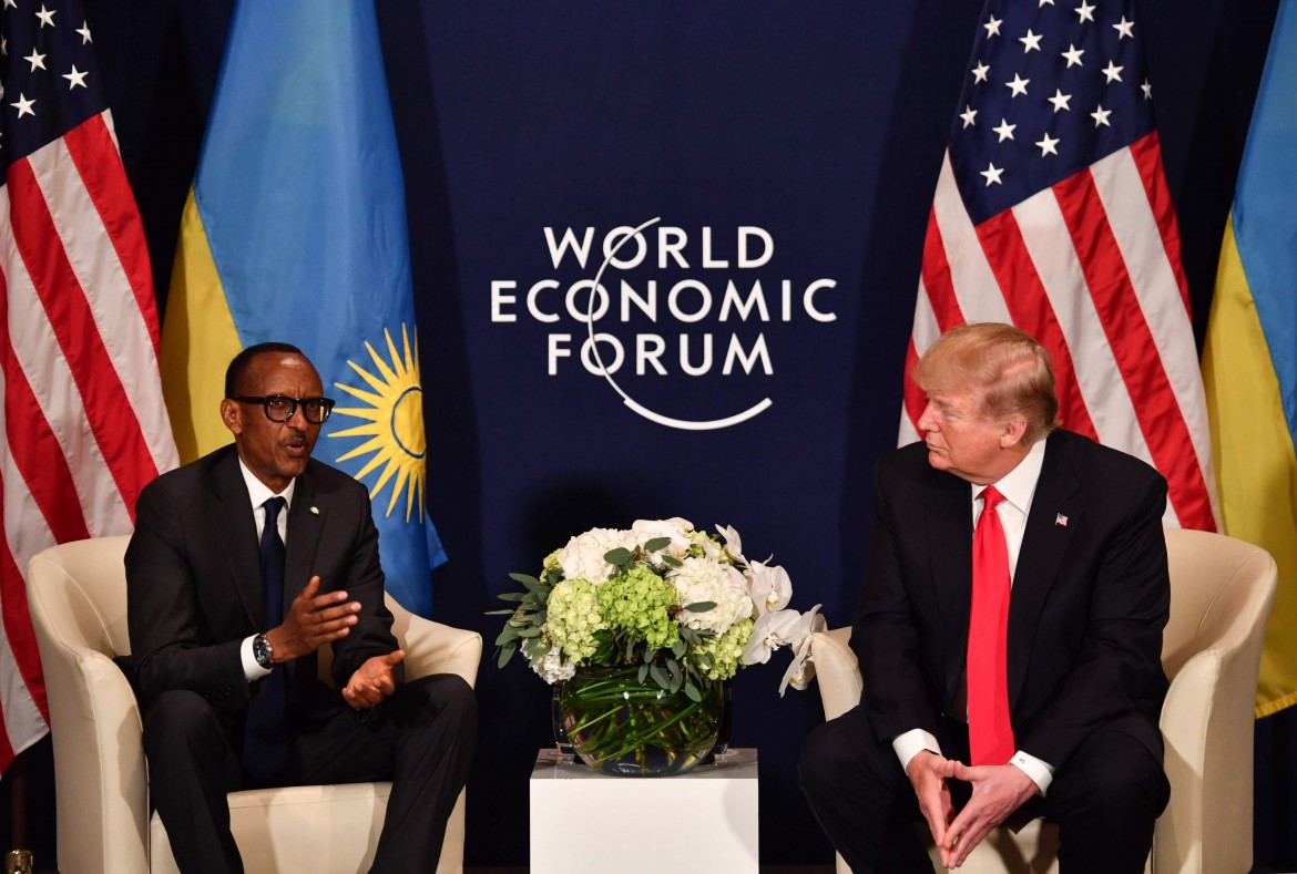 Trump l’africano prova  a ricucire con i «paesi cesso»