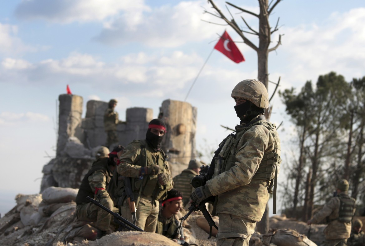 La Turchia impone il silenzio su Afrin: più di 330 arresti