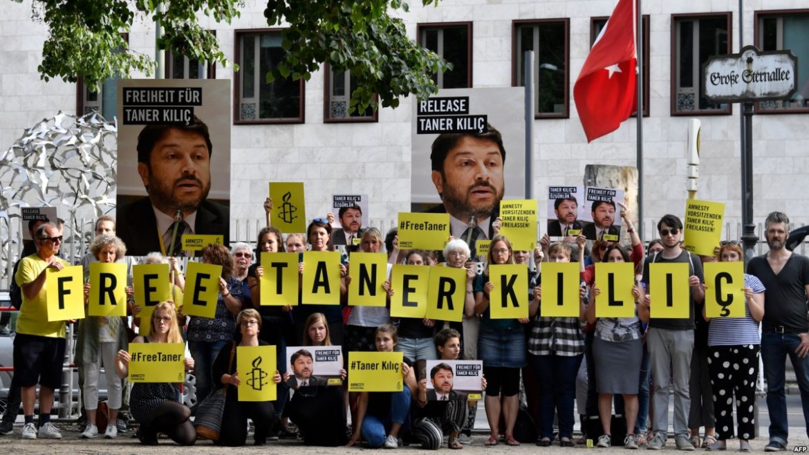 Ankara rilascia due soldati greci e il presidente di Amnesty