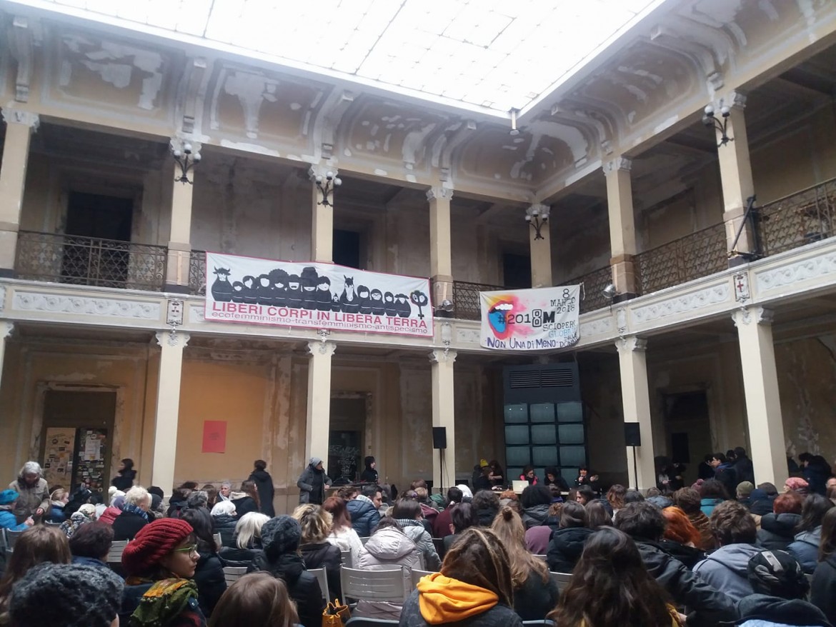 Milano, assemblea per l’8 marzo, c’è uno sciopero da preparare