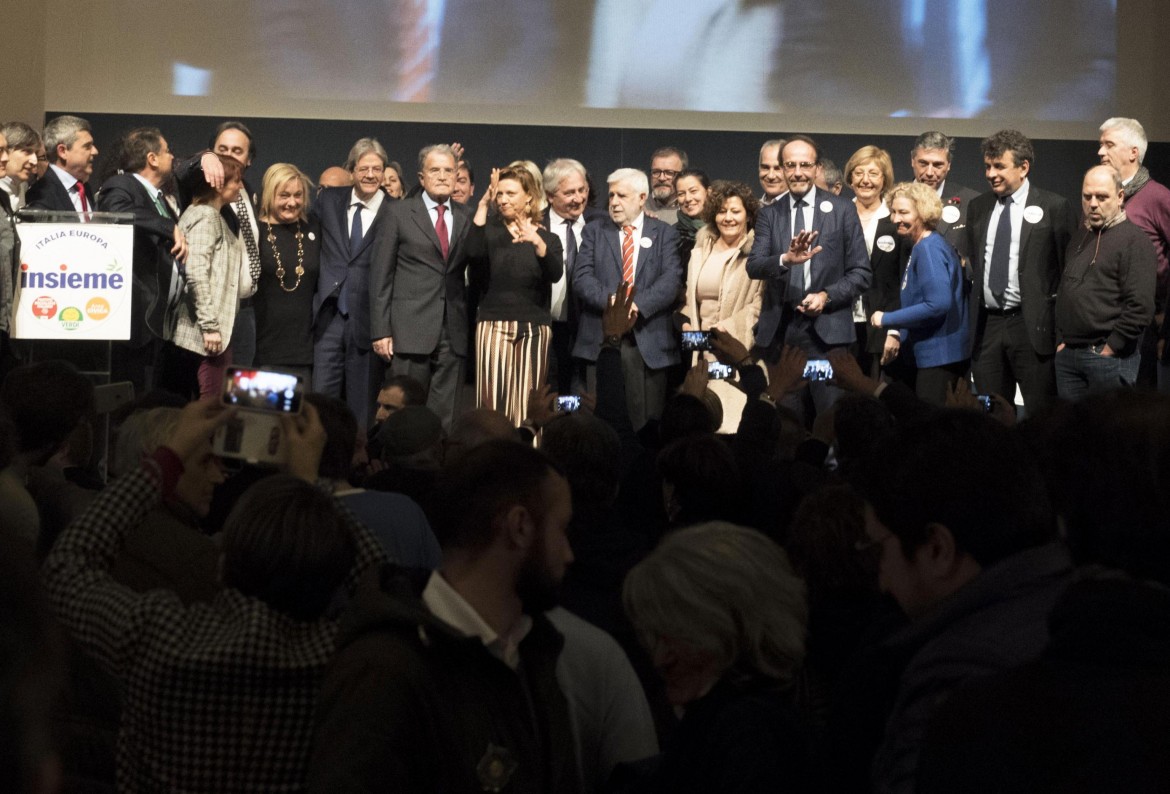L’ultimo colpo di Prodi a Renzi. Sì a Insieme e Gentiloni premier
