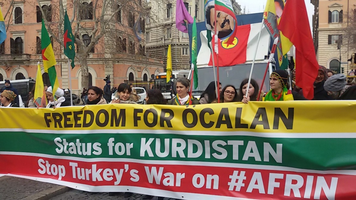 Migliaia a Roma per Afrin: «Oggi i curdi vivono un nuovo Sykes-Picot»