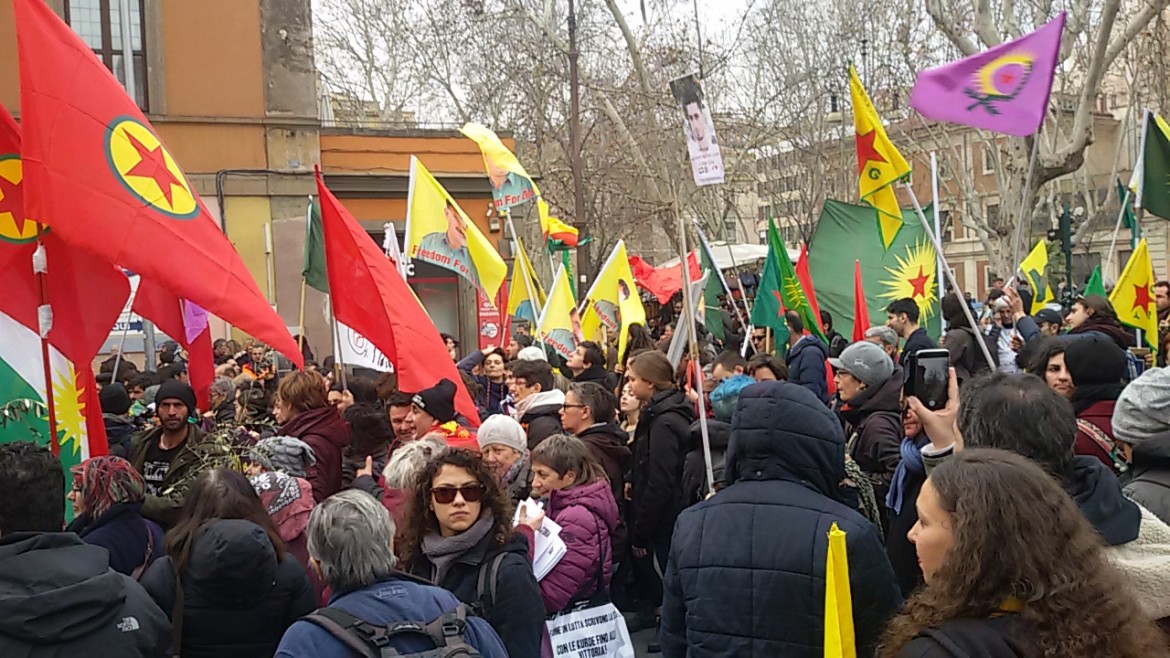 Roma per il Rojava: «L’Europa difenda i diritti su cui dice di fondarsi»