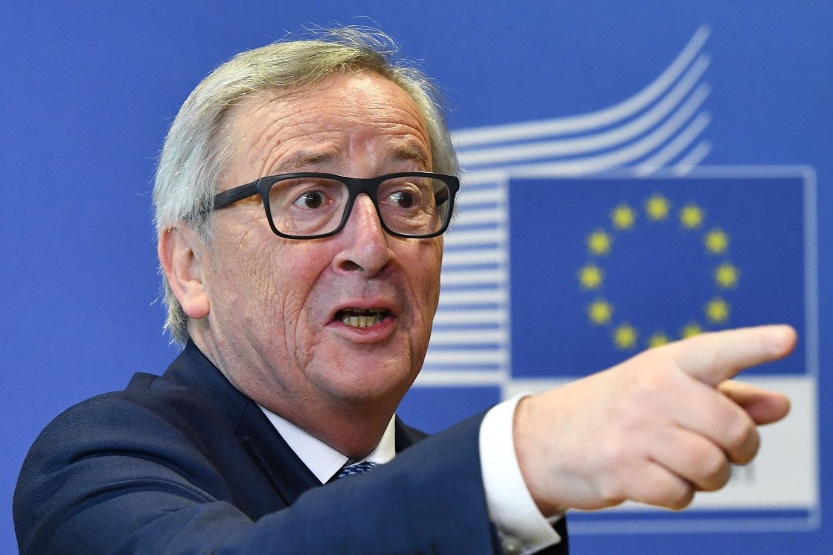 Juncker a gamba tesa sul voto crea il panico