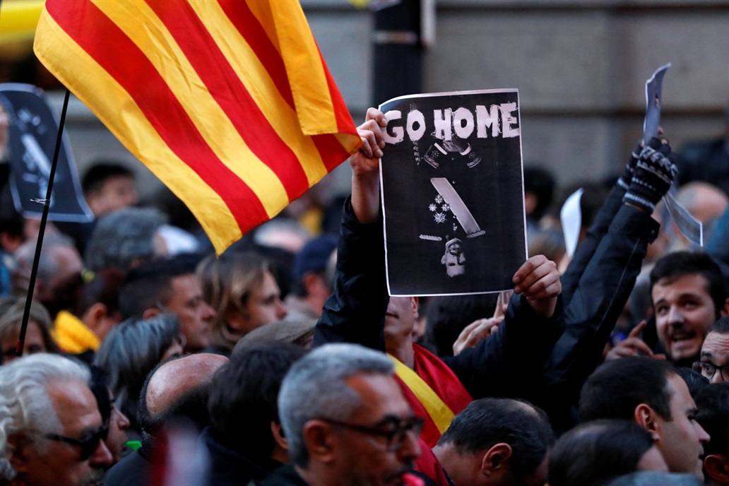 Barcellona: 19 feriti per proteste contro il re