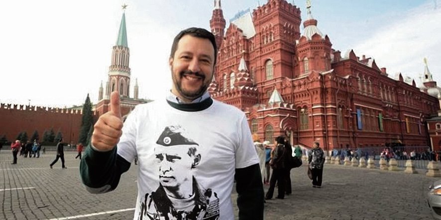 foto Salvini a Mosca maglietta Putin