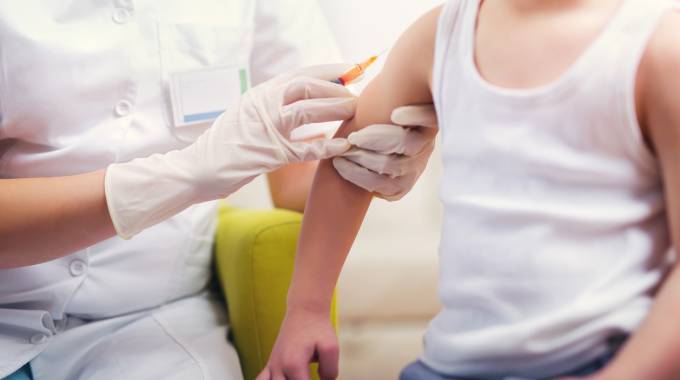 Vaccini, nessuna deroga: bambini respinti