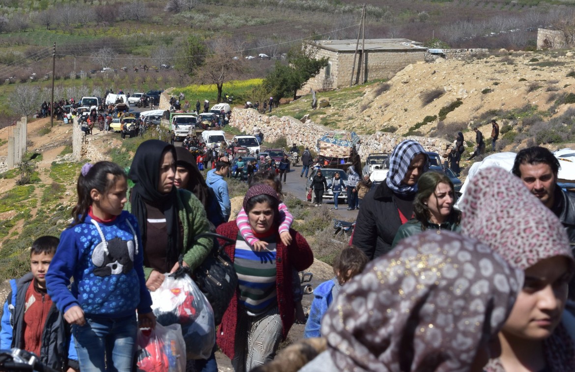In fuga da fame e bombe: Afrin e Ghouta allo stremo