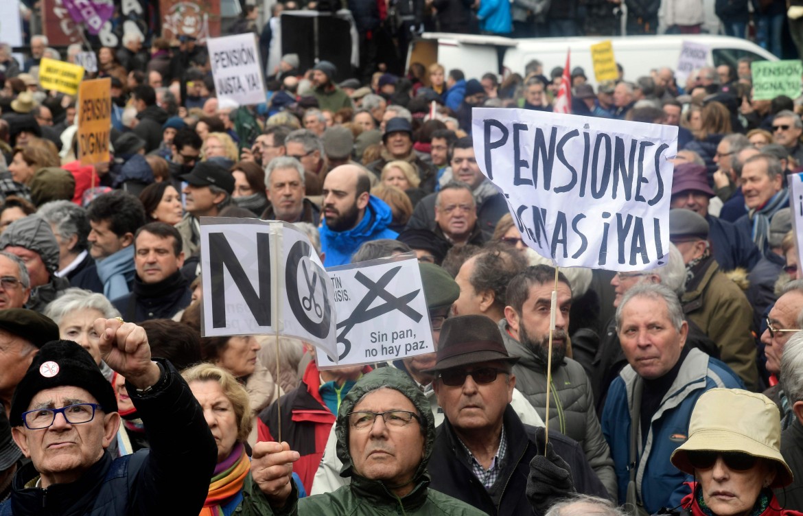 In Spagna pensionati in piazza: «Aumenti contro il carovita»