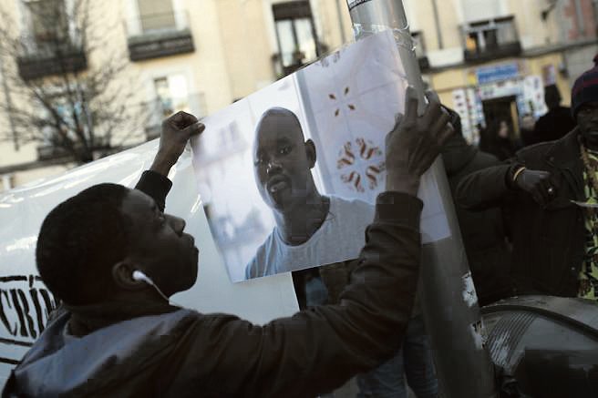 Spagna, la protesta dei «monteros» dopo la morte del senegalese in fuga dalla polizia