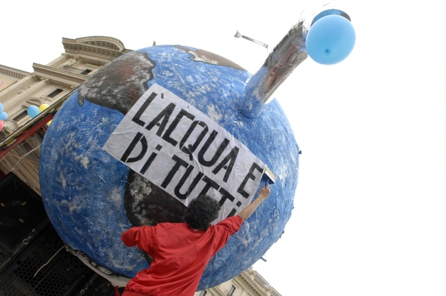 “Le privatizzazioni? La verità è che l’acqua sta tornando pubblica in tutto il mondo”