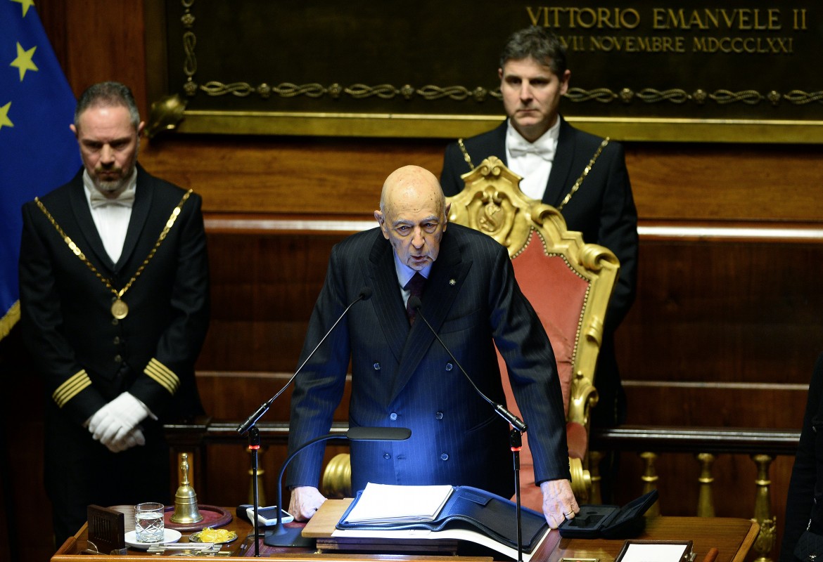 Gli altri decidono, Napolitano e Renzi si esibiscono