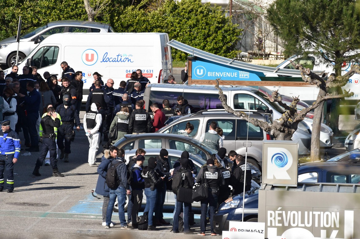 Triplice attacco terrorista nel sud, a Carcassonne e Trèbes
