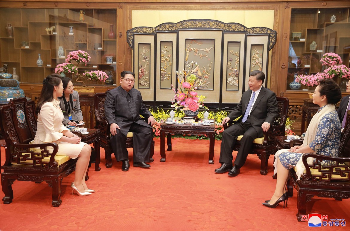 Xi incontra Kim e gli ricorda chi comanda