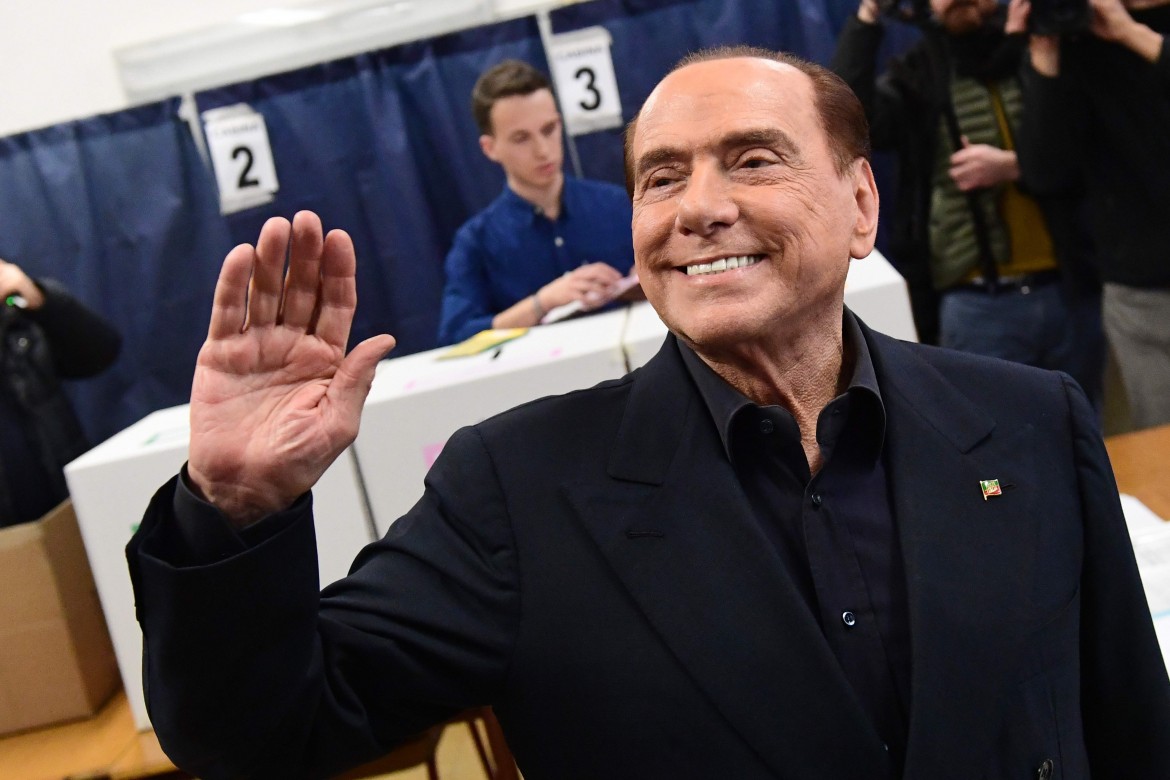 Berlusconi batte un colpo