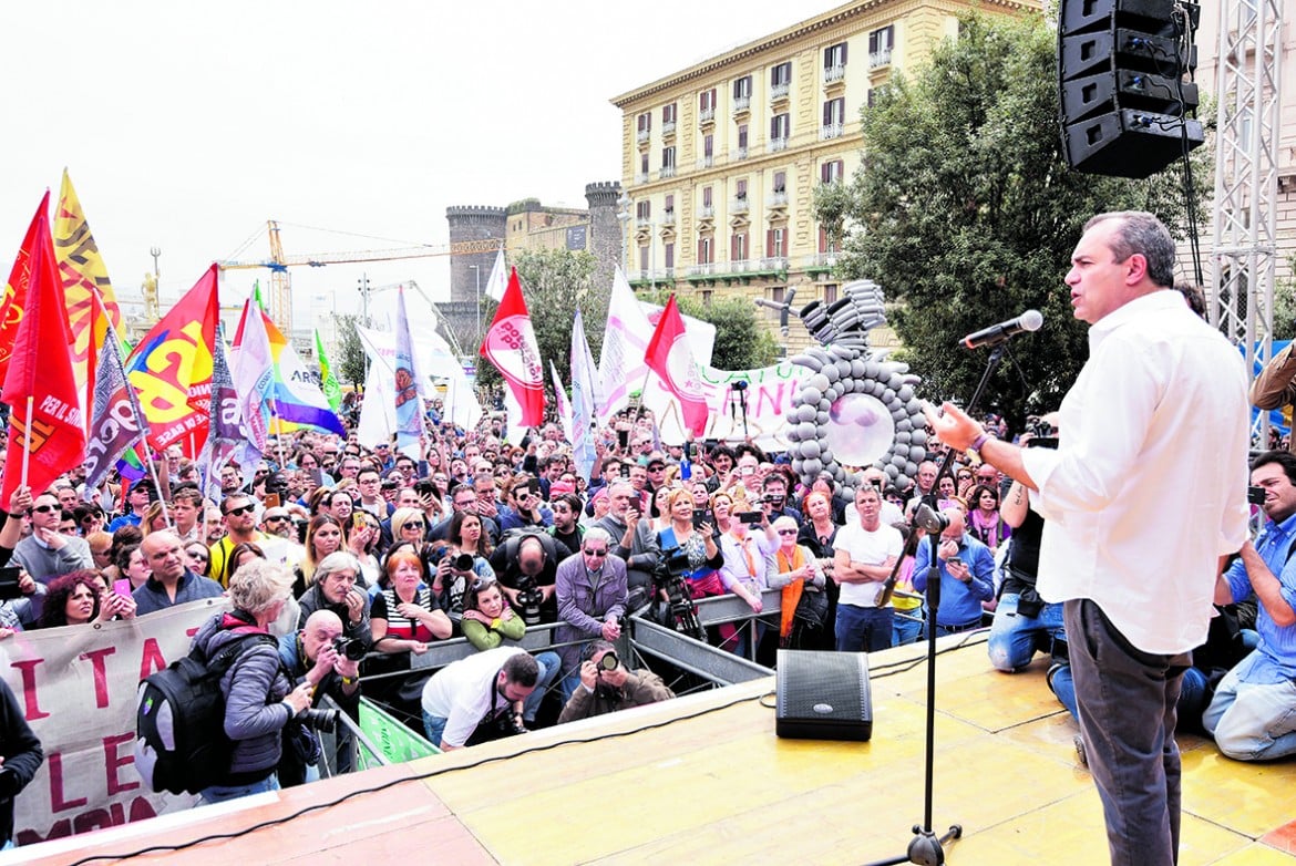 La piazza rossa di Napoli dice no al debito ingiusto