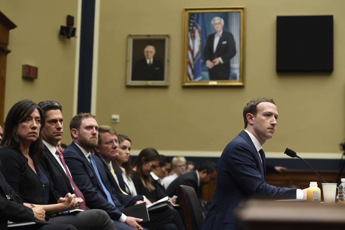 Il fondatore di Facebook Mark Zuckerberg durante l’audizione a Washington l’11 aprile scorso foto Afp