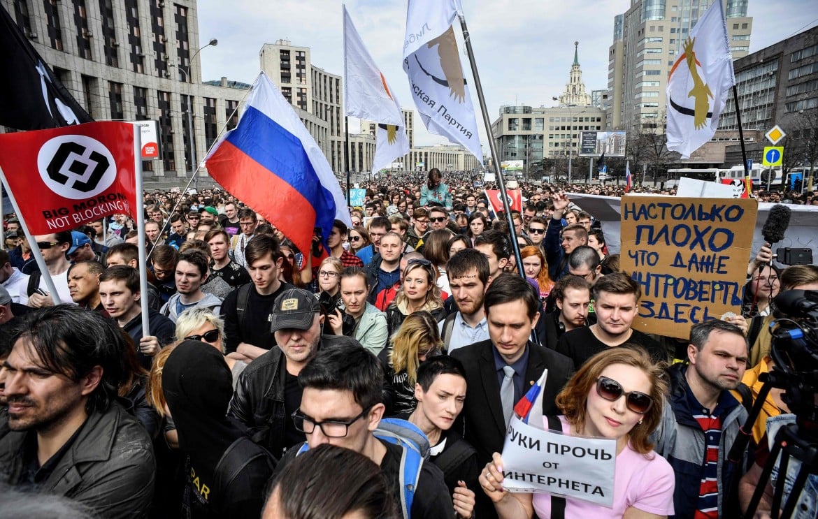 A Mosca 20mila in piazza per dire no al controllo statale della rete