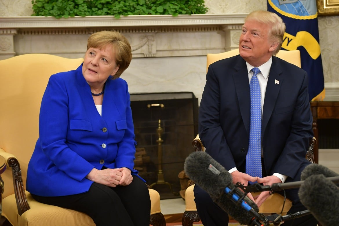 Trump magnanimo con Angela Merkel