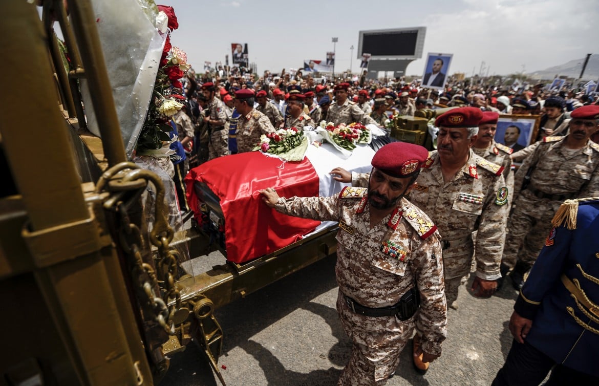Raid saudita contro il vertice houthi, 38 i morti