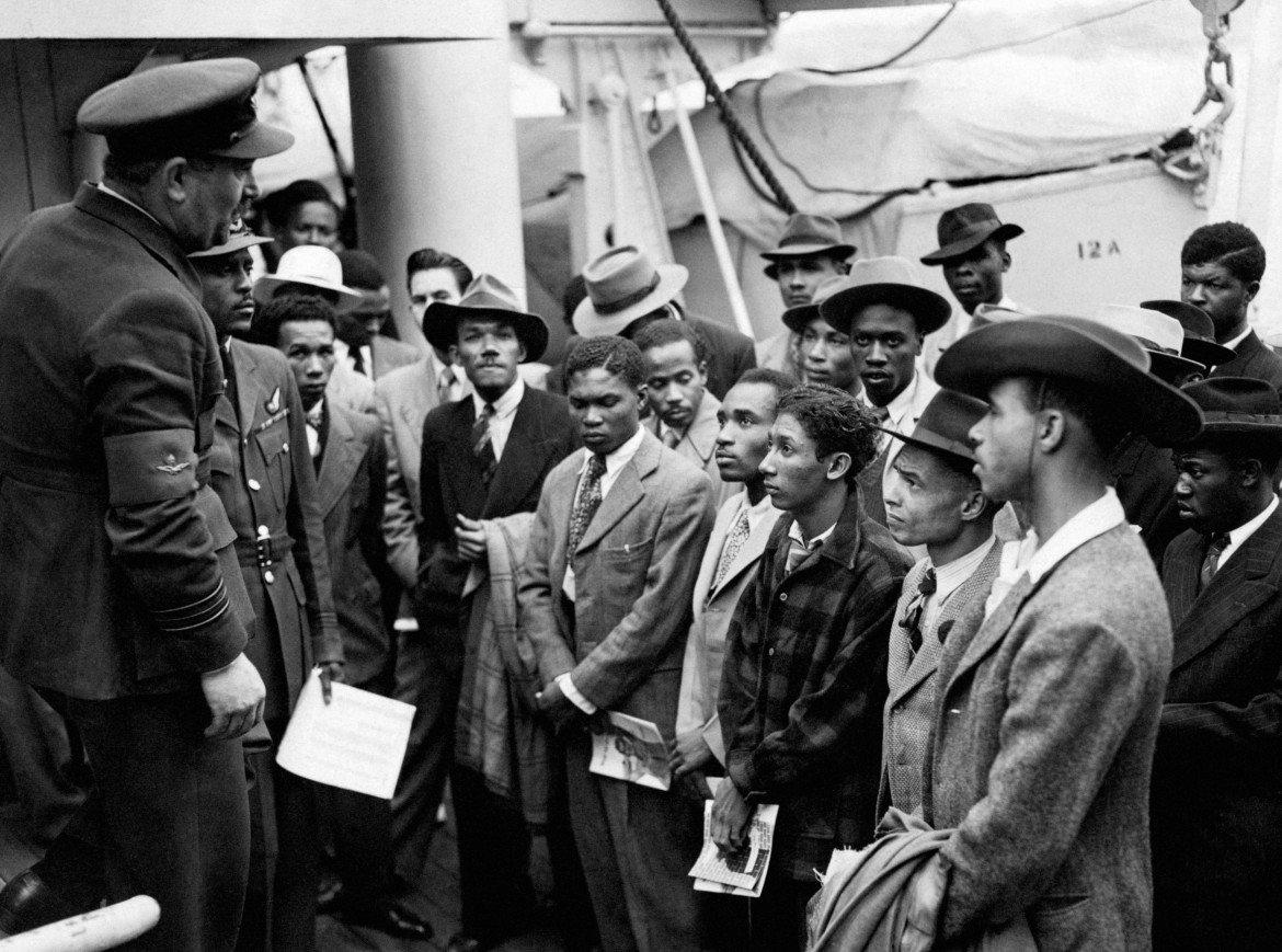 n'immagine del 22 giugno 1948: immigrati giamaicani appena sbarcati dalla Empire Windrush