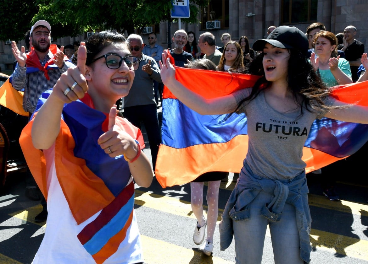 Fallita investitura a Pashinyan, in Armenia è sciopero generale