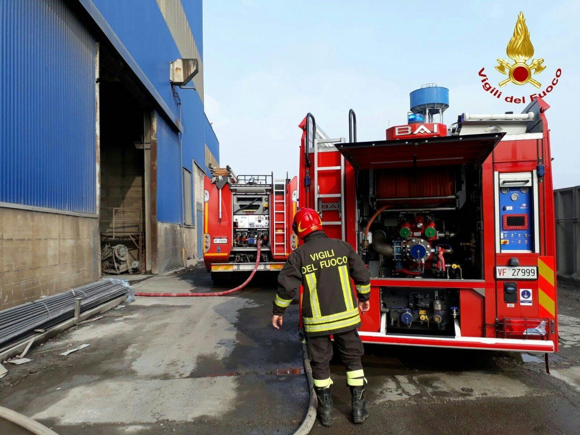 Nella «piccola Ilva» di Padova una siviera di 90 tonnellate ha ferito 4 operai