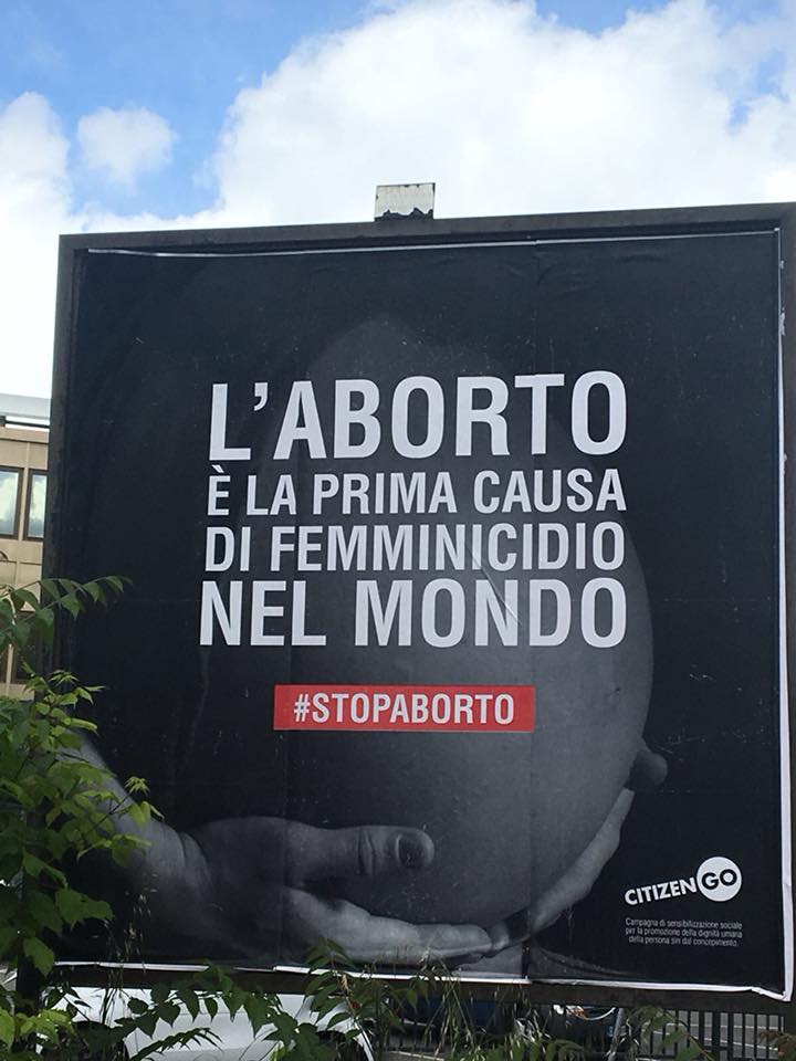 Nuovi cartelli «pro life», appello delle donne alla sindaca Raggi per rimuoverli
