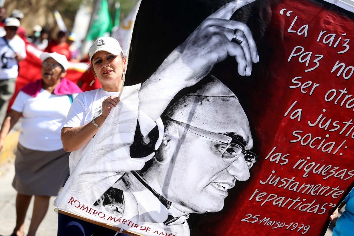 Romero sarà santo a Roma, «ma per il popolo lo era già»