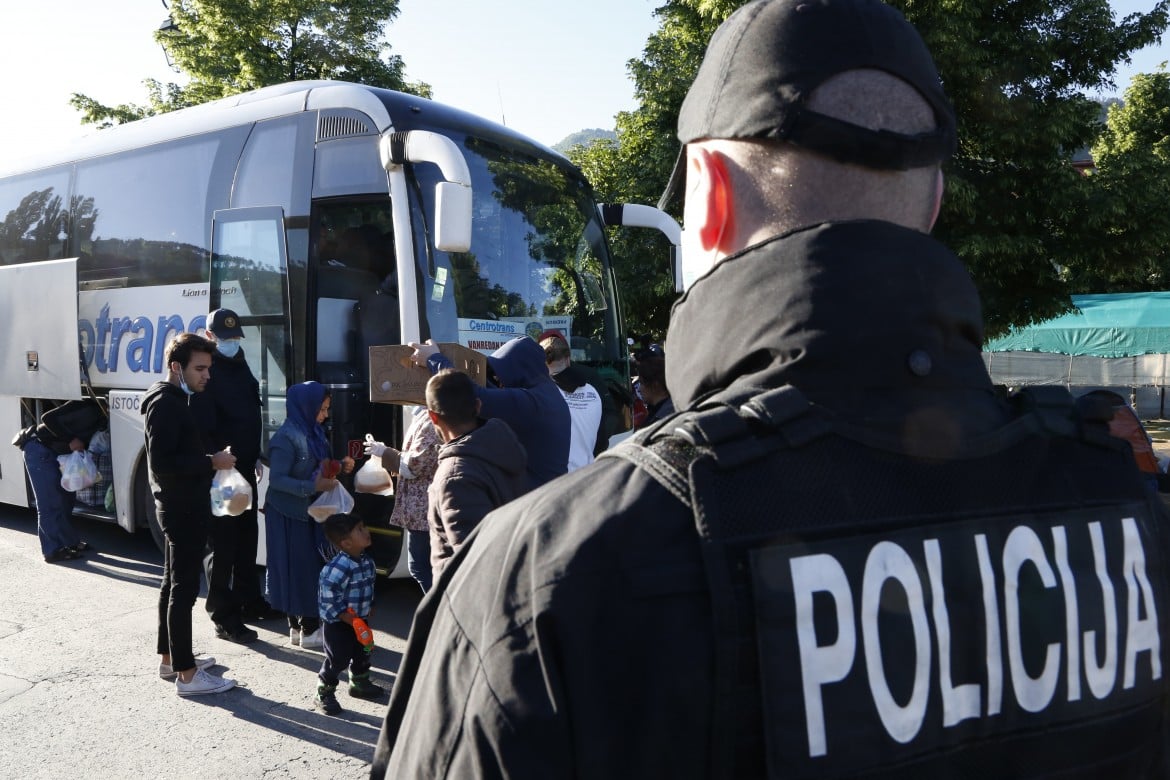 Bosnia, la nuova rotta dei migranti spaventa l’Ue