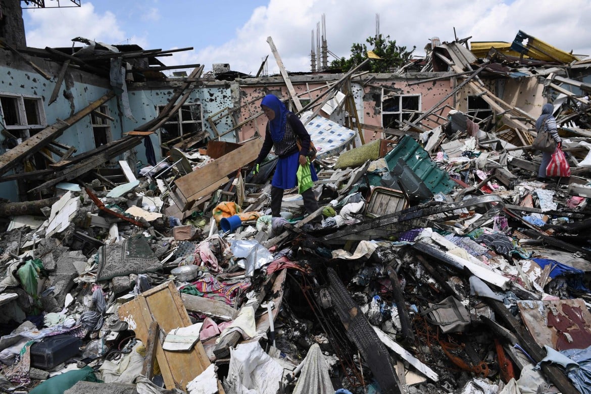 Marawi città fantasma. Un anno dopo la «battaglia», il dramma dei profughi