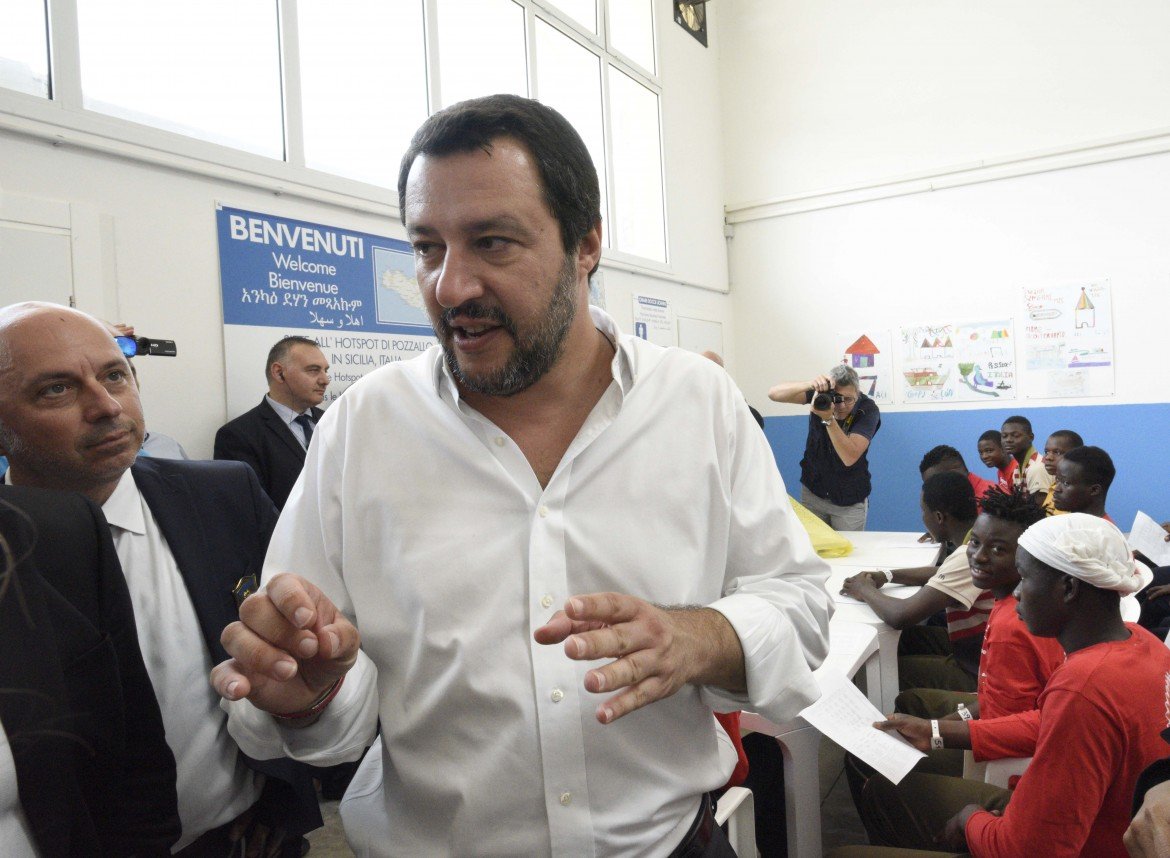 Salvini chiede aiuto alla Nato. Che nel Mediterraneo già c’è